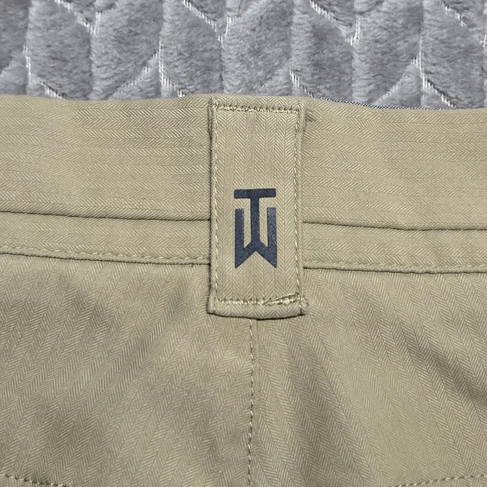 Nike Tiger‎ Woods Collection Practice Mens 33 Khaki Golf Shorts Herringbone